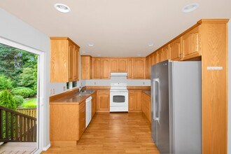 12931 NE 133rd Pl in Kirkland, WA - Building Photo - Building Photo