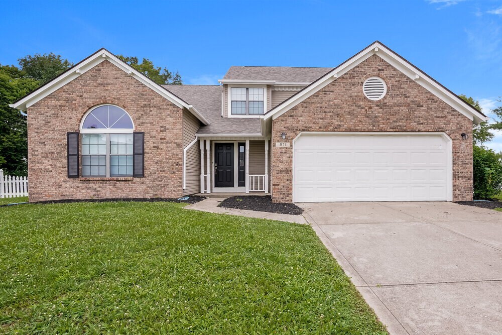 971 Andover Dr in Greenwood, IN - Building Photo