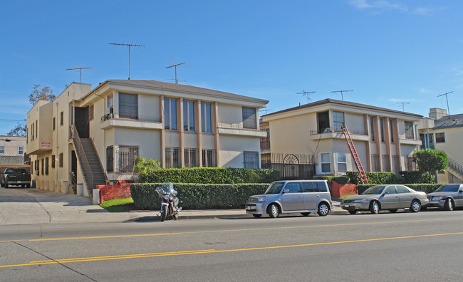 1160 S Fairfax Ave in Los Angeles, CA - Building Photo - Building Photo