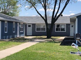 105 E Baltimore St in Syracuse, IN - Building Photo