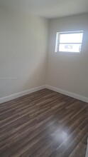 2457 NW 35th St in Miami, FL - Building Photo - Building Photo
