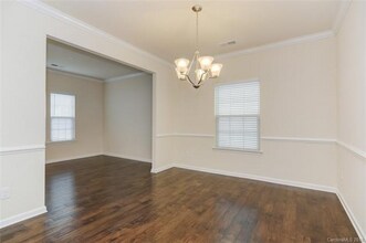 5620 Selkirkshire Rd in Charlotte, NC - Foto de edificio - Building Photo