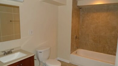 1260 W Leland Ave, Unit 2 in Chicago, IL - Building Photo - Building Photo
