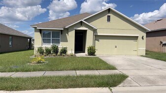 424 Nova Dr in Davenport, FL - Building Photo