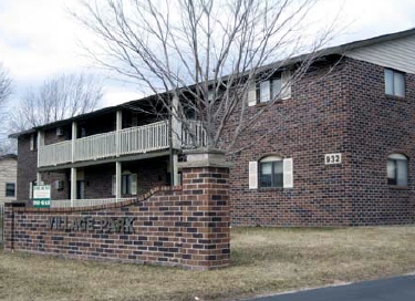 Village Park Apartments in Green Bay, WI - Building Photo