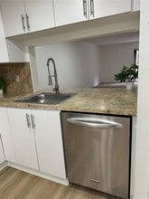 430 Commodore Dr in Plantation, FL - Building Photo - Building Photo