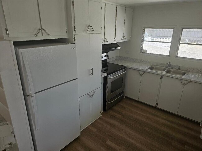 6916 Marlin Ln in Bradenton, FL - Building Photo - Building Photo