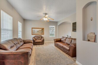 7611 S Yellowwood Ln in West Jordan, UT - Foto de edificio - Building Photo