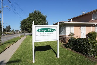 Cienega Village in Los Angeles, CA - Foto de edificio - Building Photo