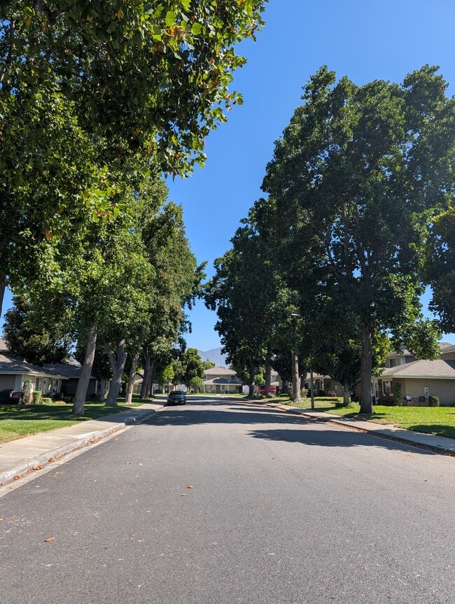 property at 3037 Knollwood Ave