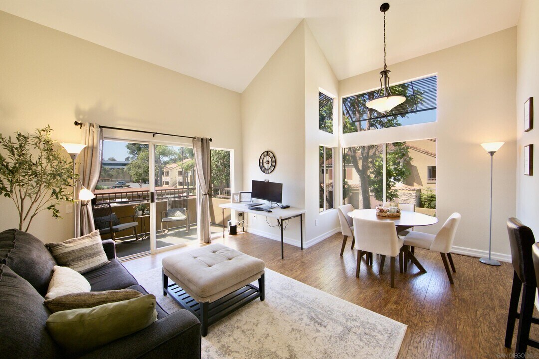 15283 Maturin Dr in San Diego, CA - Building Photo