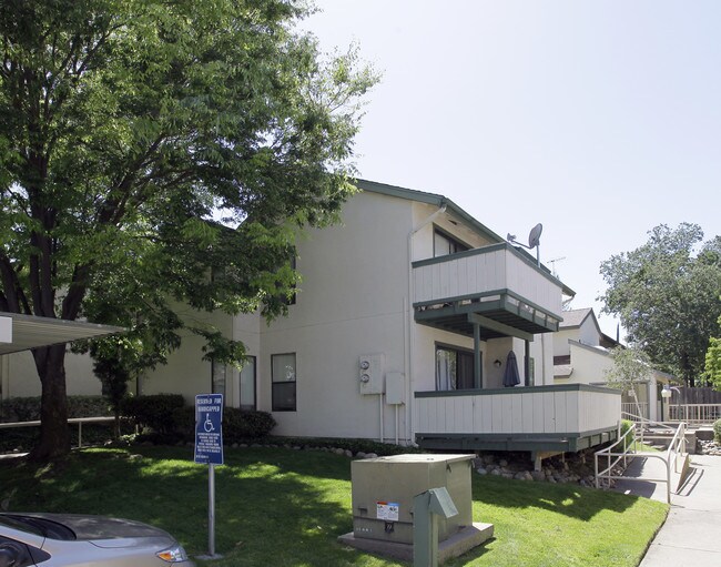 Fairwood Apartments in Carmichael, CA - Building Photo - Building Photo