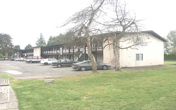 Valley Manor Apartments in Auburn, WA - Building Photo