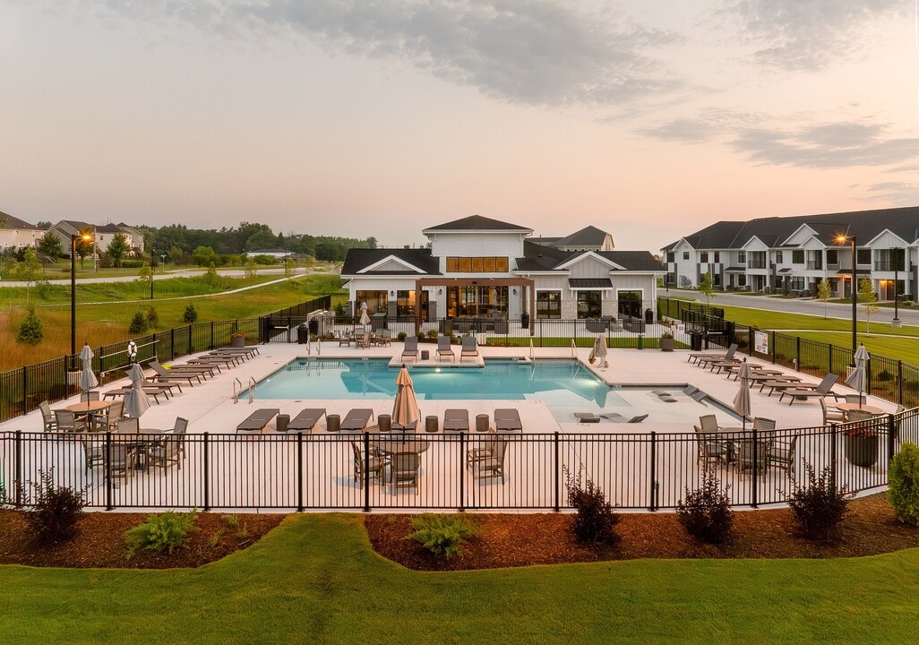 Seasons at Grafton in Grafton, WI - Foto de edificio