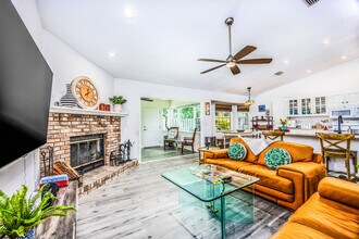 4726 NW 27 Pl in Gainesville, FL - Building Photo - Building Photo