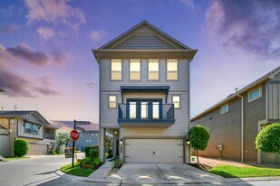 8605 Hollyoaks Creek Ln in Houston, TX - Building Photo