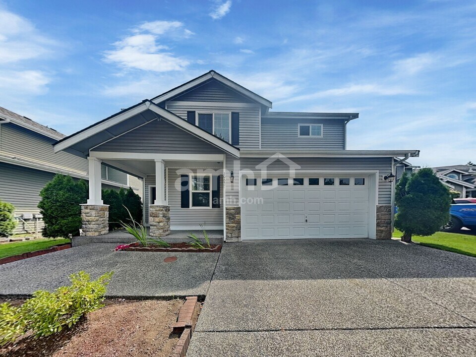20627 73rd Ave Ct E in Spanaway, WA - Foto de edificio