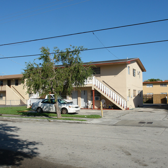 10871 SW 3rd St in Miami, FL - Foto de edificio - Building Photo
