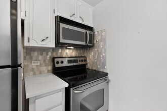 2262 S Vly Hwy in Denver, CO - Building Photo - Building Photo