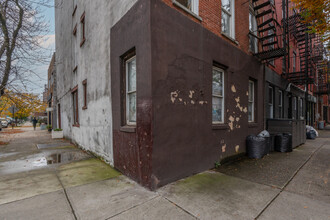 311 Van Brunt St in Brooklyn, NY - Building Photo - Building Photo