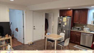 3345 W Cullom Ave, Unit G in Chicago, IL - Building Photo - Building Photo