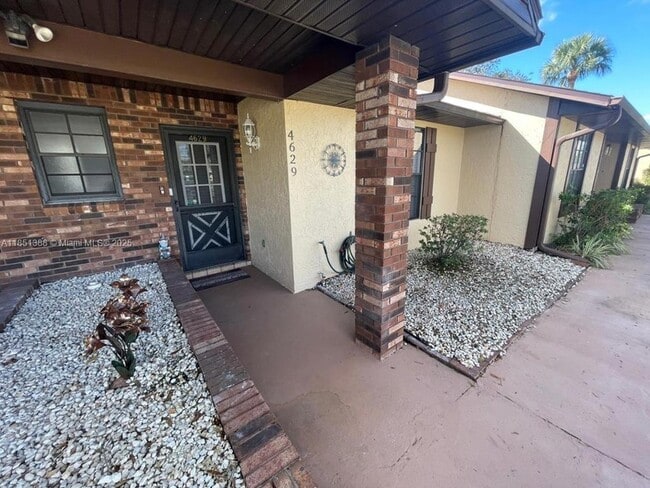 4629 Vilabella Dr