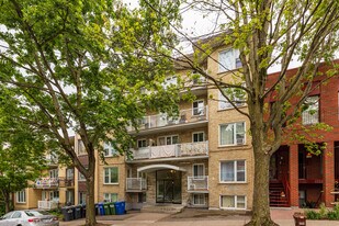 L'Excelsior in Montréal, QC - Building Photo