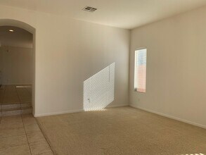 4004 Daydream Bend St in North Las Vegas, NV - Building Photo - Building Photo