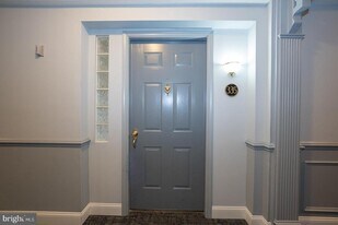 335 Paoli Pointe Dr in Paoli, PA - Building Photo