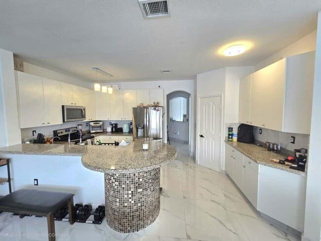 11500 NW 79th Ln in Medley, FL - Building Photo - Building Photo
