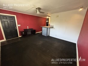 621 N Leverett Ave in Fayetteville, AR - Building Photo - Building Photo
