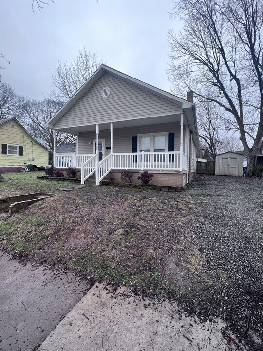 908 E Morehead St in Burlington, NC - Building Photo