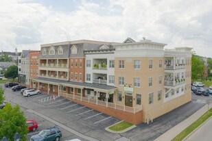 Delafield Square in Delafield, WI - Building Photo