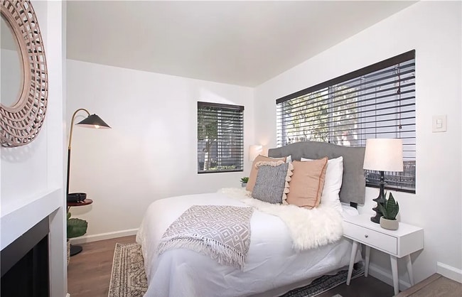 17092 Pacific Coast Hwy in Huntington Beach, CA - Building Photo - Building Photo