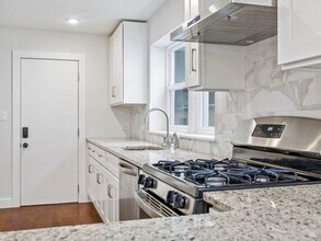79 Bailey Rd, Unit 1## in Somerville, MA - Foto de edificio - Building Photo