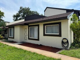 5304 Bosque Ln in West Palm Beach, FL - Building Photo