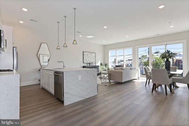 1255 Penn St NE, Unit 2 in Washington, DC - Foto de edificio - Building Photo