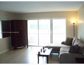 204 Foxtail Dr in Greenacres, FL - Building Photo - Building Photo