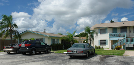 317 Tudor Dr in Cape Coral, FL - Building Photo - Building Photo