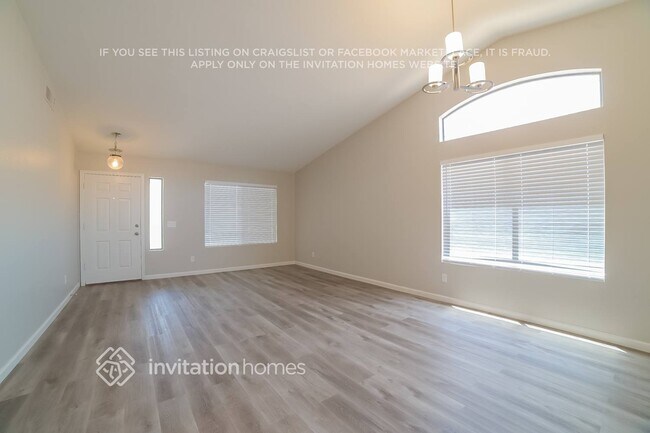 10378 W Piccadilly Rd in Avondale, AZ - Foto de edificio - Building Photo