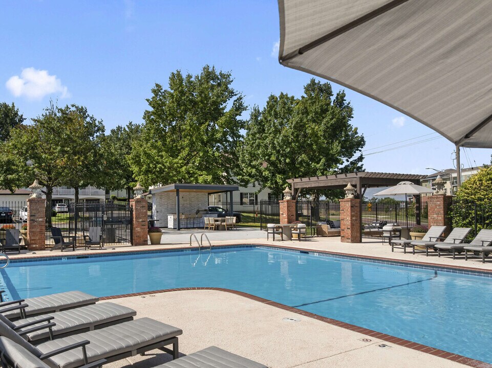 The Louis Townhomes in Overland Park, KS - Building Photo