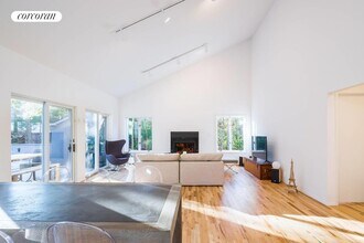 17 Rose Hill Rd in East Hampton, NY - Building Photo - Building Photo