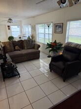 9111 NW 25th Ct in Sunrise, FL - Building Photo - Building Photo