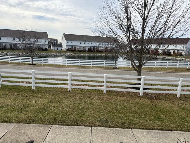 1006 Hartford Village Blvd in Columbus, OH - Building Photo - Building Photo