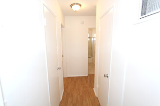 18405 Valerio St in Los Angeles, CA - Building Photo - Building Photo