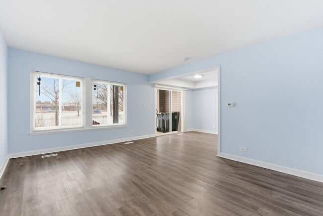 7526 Bristol Ln in Hanover Park, IL - Building Photo - Building Photo