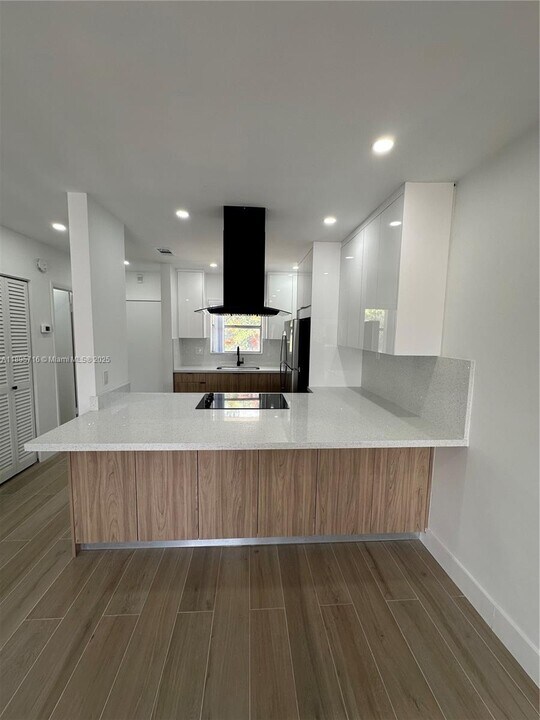 7505 SW 82nd St in Miami, FL - Building Photo