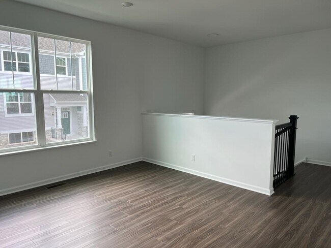 1033 Atterberg Rd in South Elgin, IL - Building Photo - Building Photo