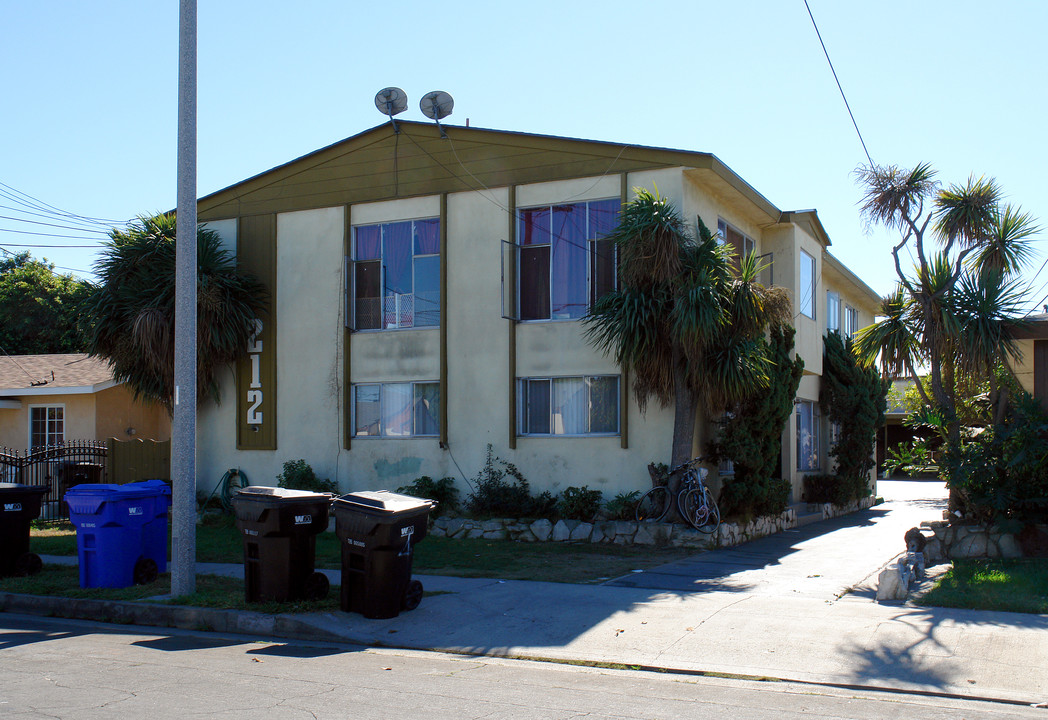 212 W Buckthorn St in Inglewood, CA - Building Photo