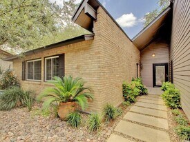 3607 Summit Bend in Austin, TX - Building Photo